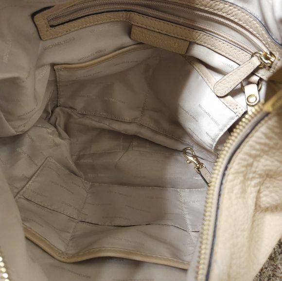 HP!! MICHAEL KORS CREAM TASSEL LARGE LYDIA HOBO BAG  - Picture 11 of 16